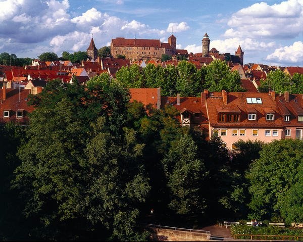 Burg, Bratwurst und Bier