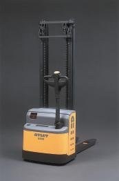Robuster Deichselstapler