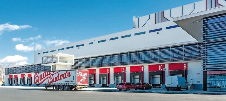 Schnelllaufende Tore für Budweiser