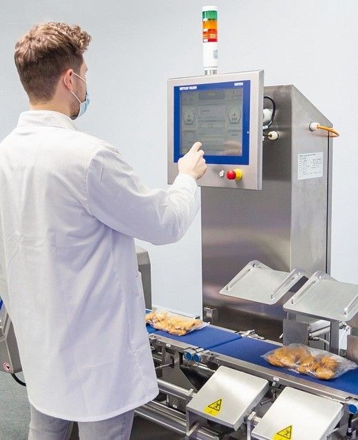 Waage und Metalldetektor kombiniert