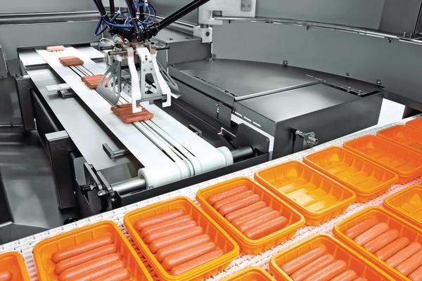 Würstchen portionieren und verpacken