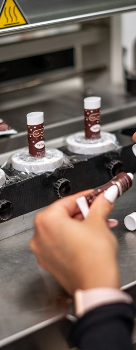 Syntegon legt Nachhaltigkeitsbericht 2025 vor und meldet 40 Prozent weniger CO₂-Emissionen